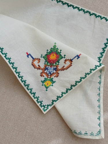 دستمال جیبی دستدوز