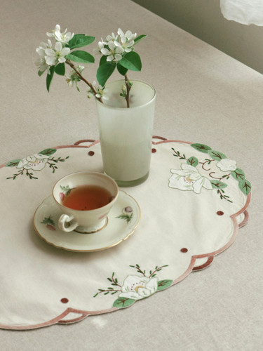 رومیزی دستدوز