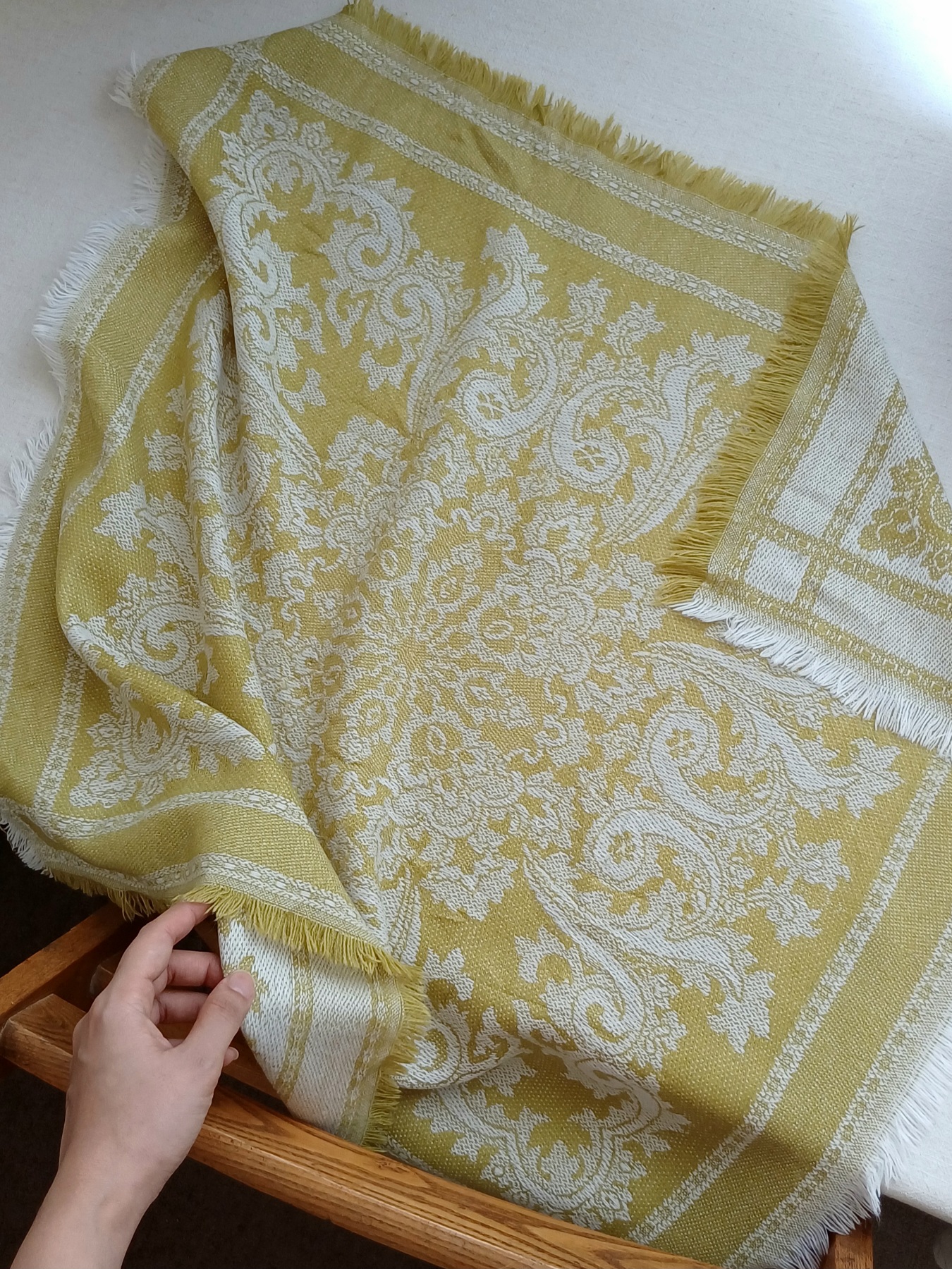 رومیزی یا دستمال سر / گردن