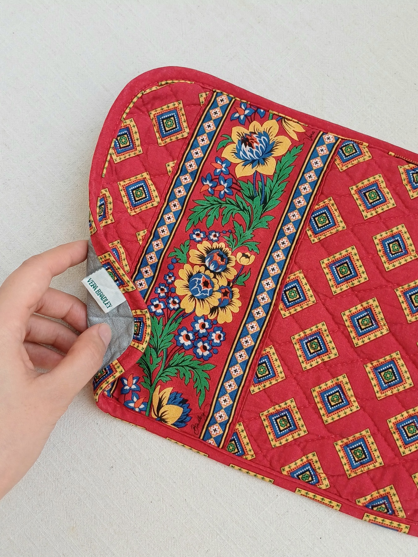 رومیزی کوچک یا زیرقابلمه