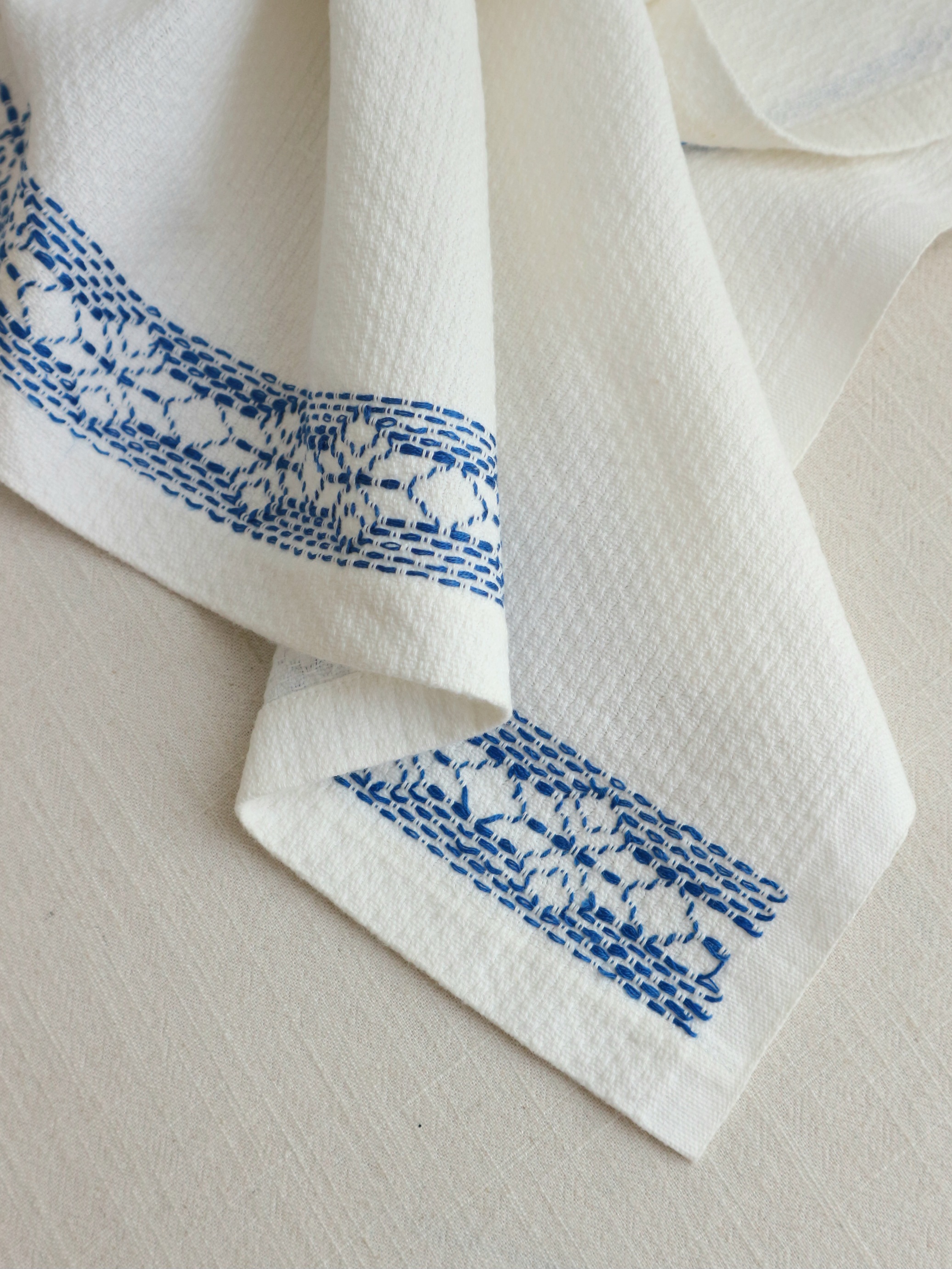 دستمال کتان سوزن‌دوزی